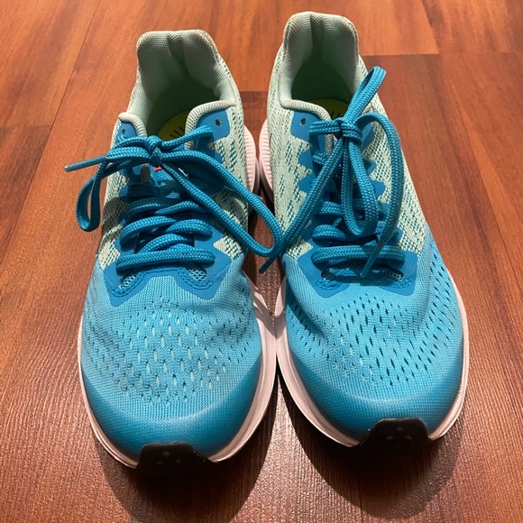 nike zoom winflo 4 running shoe